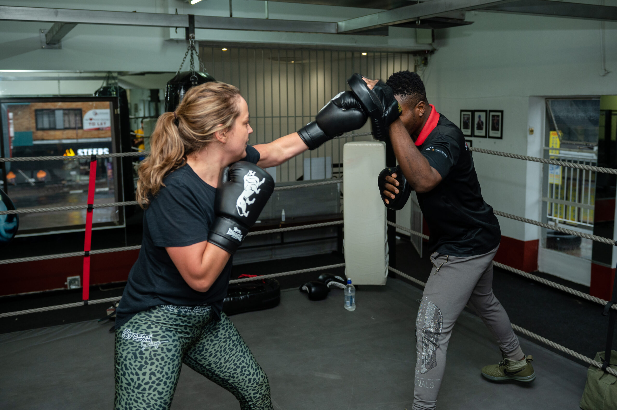 Fight Sports Centre - Axel holding pads, Technical boxing